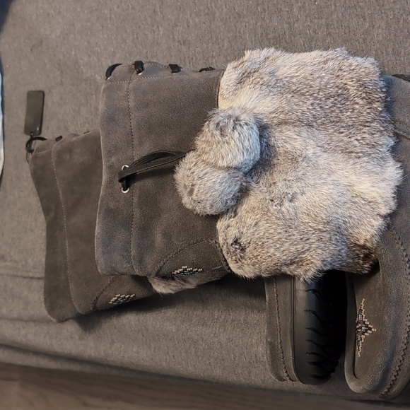 Brand New and never worn Adjustable Snowy Owl Manitoba Mukluks - Picture 5 of 11